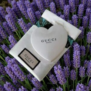 Gucci Beauty White Heart Mirror & Silky Pouch Set. gwp.